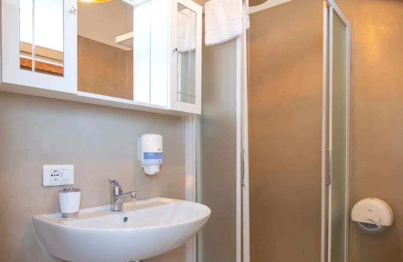 Hotel Venezia Park - Enjoy Holiday Кастельнуово-дель-Гарда