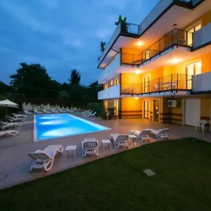 Apartmanhotel Ferretti Garda Palace
